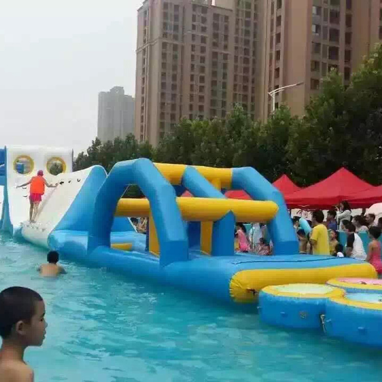 北京水上乐园设备 水上冲关租赁 众暖熊水上蹦床