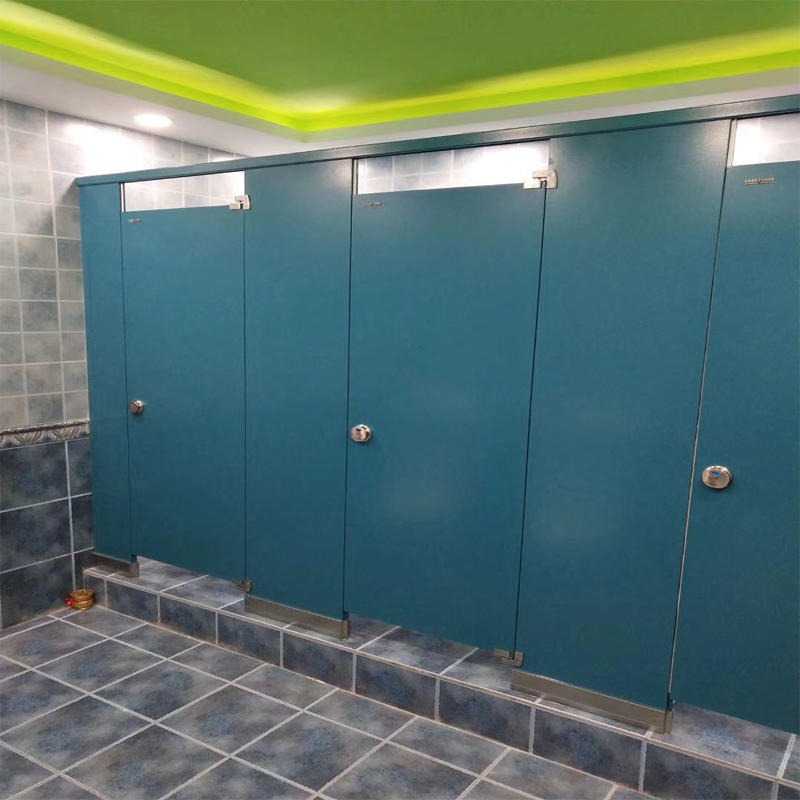 滨州卫生间隔断厂家  公共厕所隔墙板  一代灰麻抗倍特板材价格  木纹二代抗倍特  万维图片
