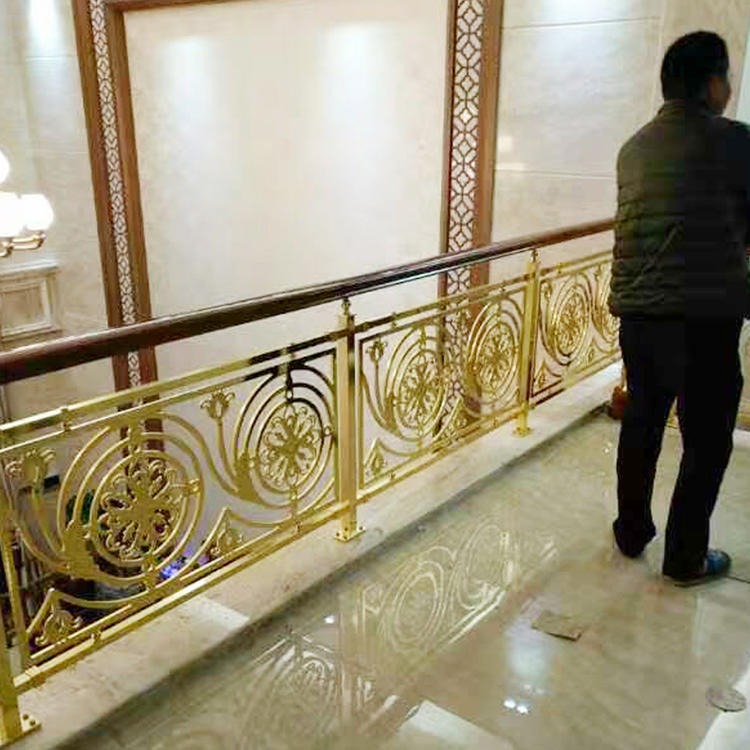 沙河别墅铜楼梯新款式还是记忆中的好看