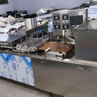 烤鸭饼机 全自动烤鸭饼机万年红厂家 春卷皮机价格 TL200型烤鸭饼机图片
