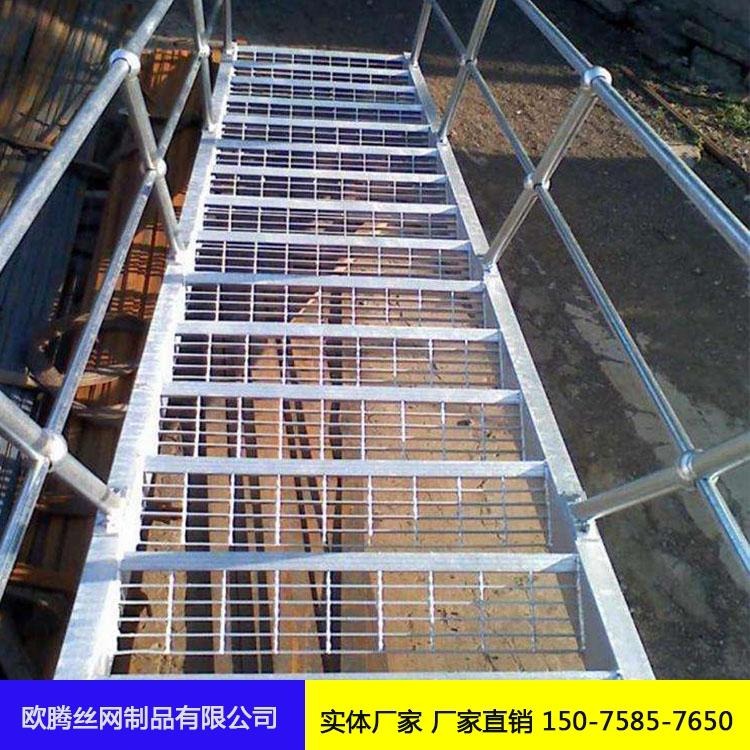 热镀锌楼梯钢格板 电镀锌楼梯踏步板 防滑楼梯格栅板 316不锈钢钢格板踏步板图片