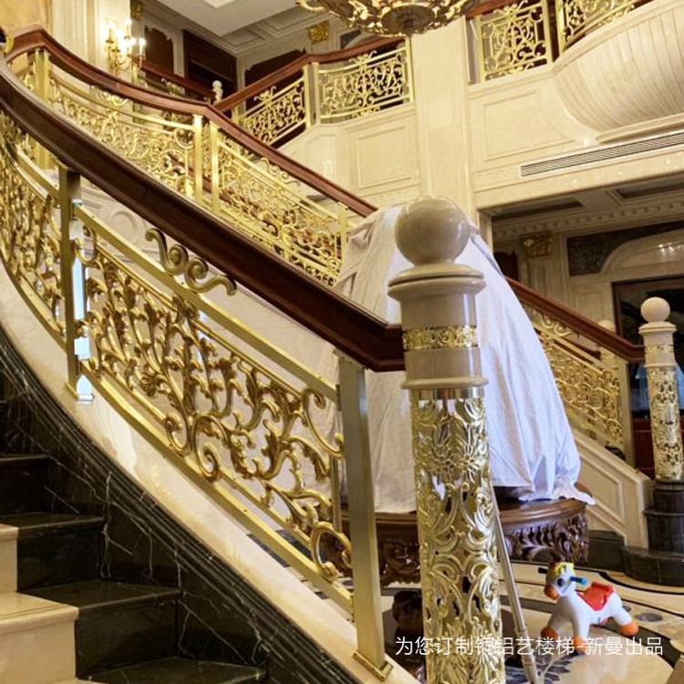 新曼 重庆转弯酒店楼梯护栏细节 显得奢雅优美