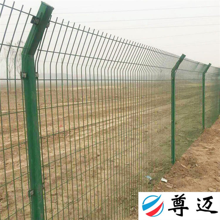 尊迈 双边铁丝护栏网 养鸡护栏网 围网养殖护栏 鱼塘防护网 学校围栏网厂家