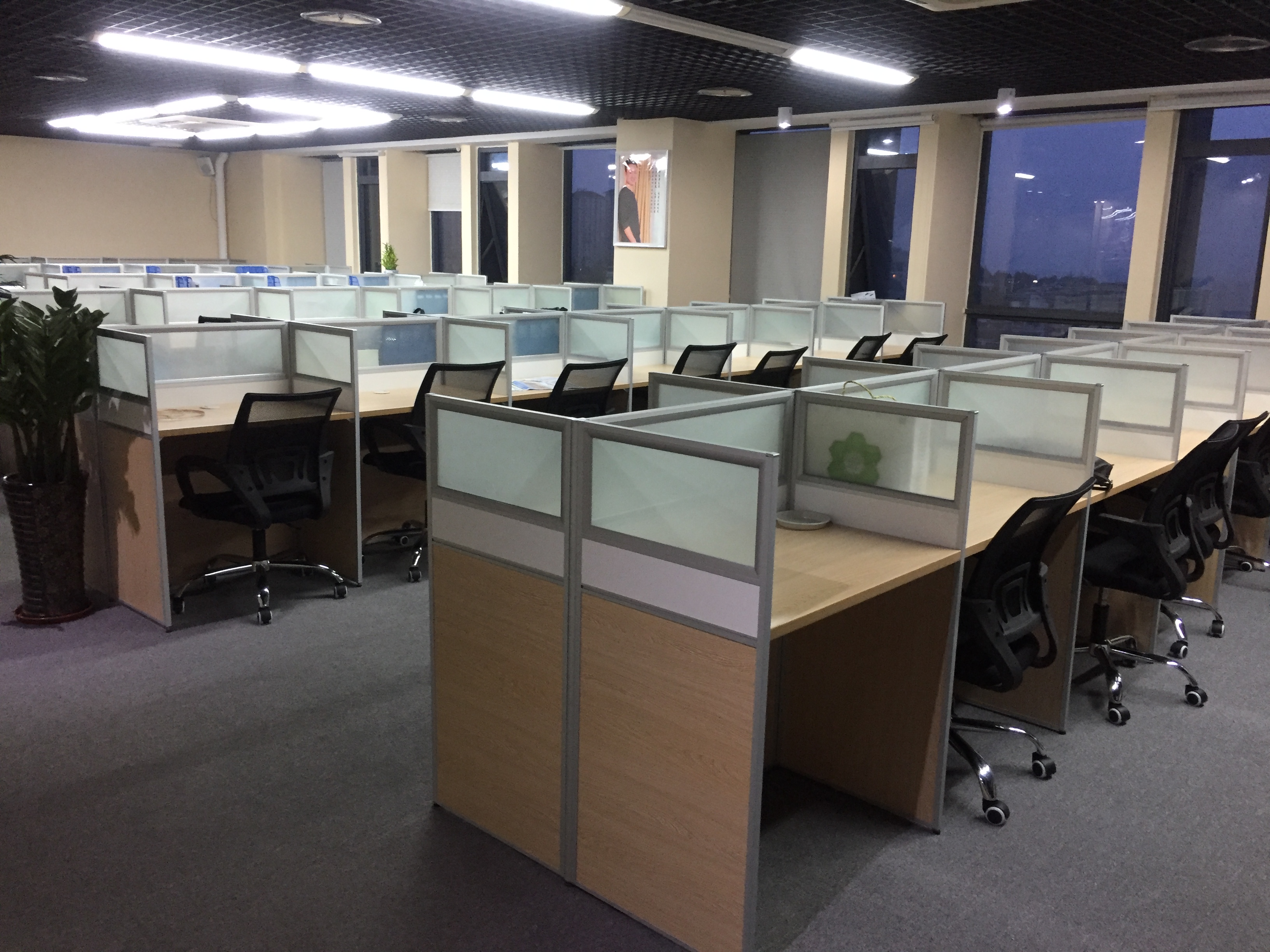 重庆办公家具员工工位6人办公桌款式繁多