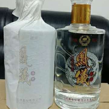 成都市弘健酒业厂 凤仪酒  专业生产白酒1.12.5X12.5X20cm  品质可靠 欢迎订购