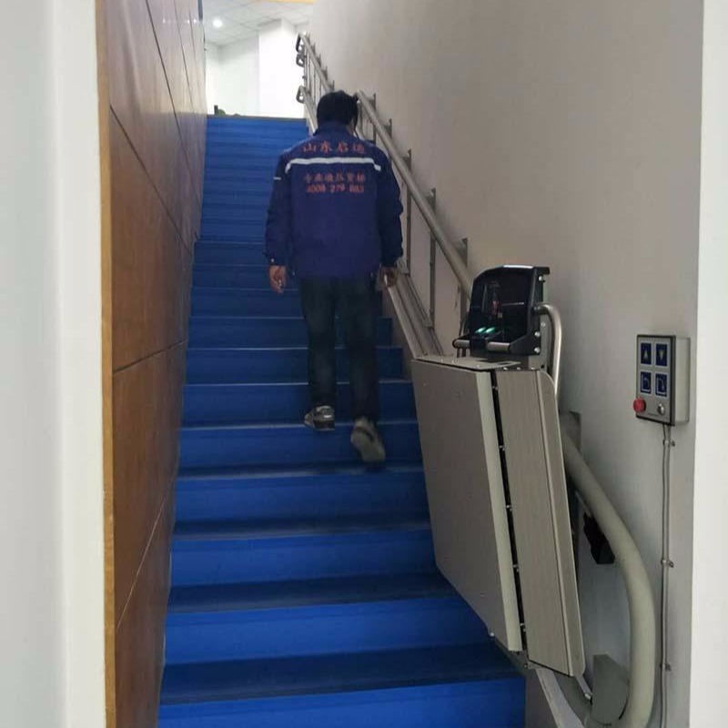 导轨爬楼无障碍电梯 曲线智能升降平台 唐山市路南区启运供应残疾人专用楼道电梯图片