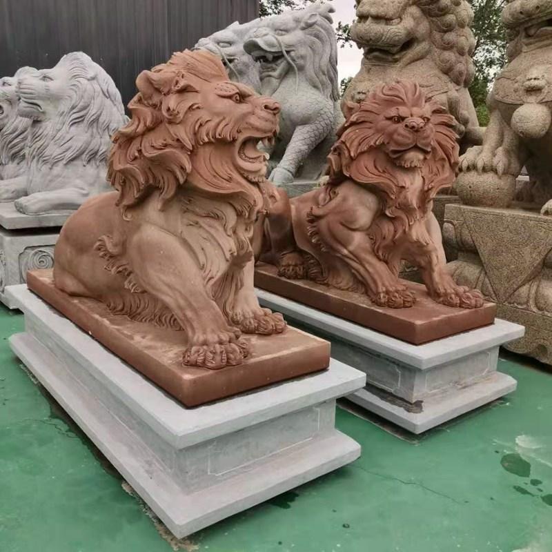 欧式石狮子雕塑 晚霞红狮子 酒店门口大理石狮子一对 欧式爬狮石雕 泽业雕塑