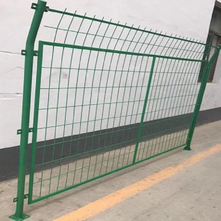 道路防护网 绿色钢丝道路防护网 城市公路道路护栏网 德兰品质供应