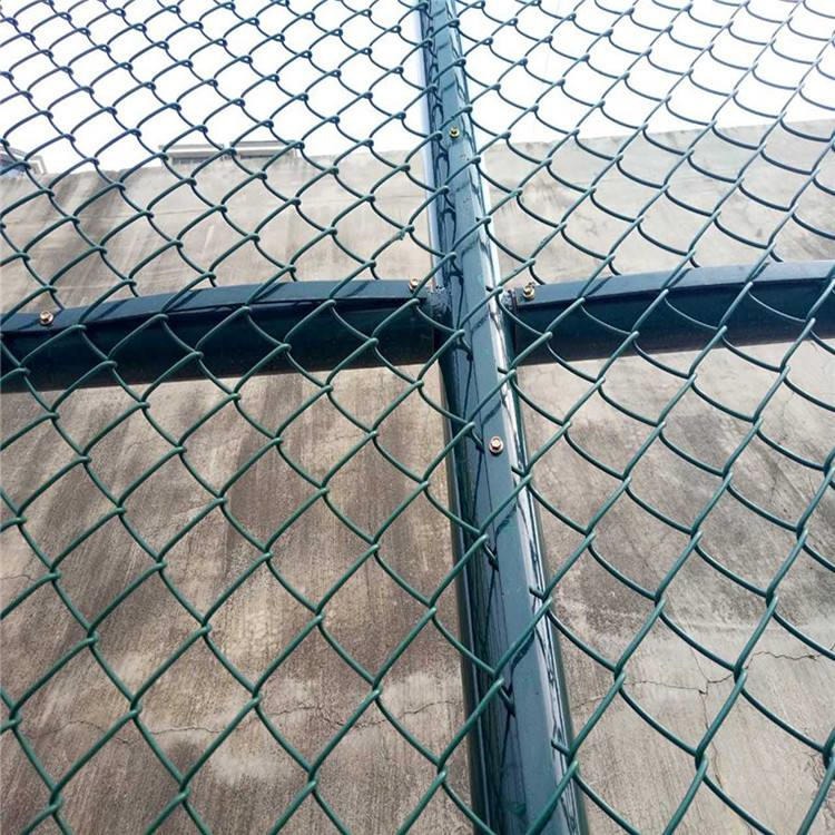 雄县压条式网球场围网   迅鹰防攀爬球场隔离网   斜方孔围栏网