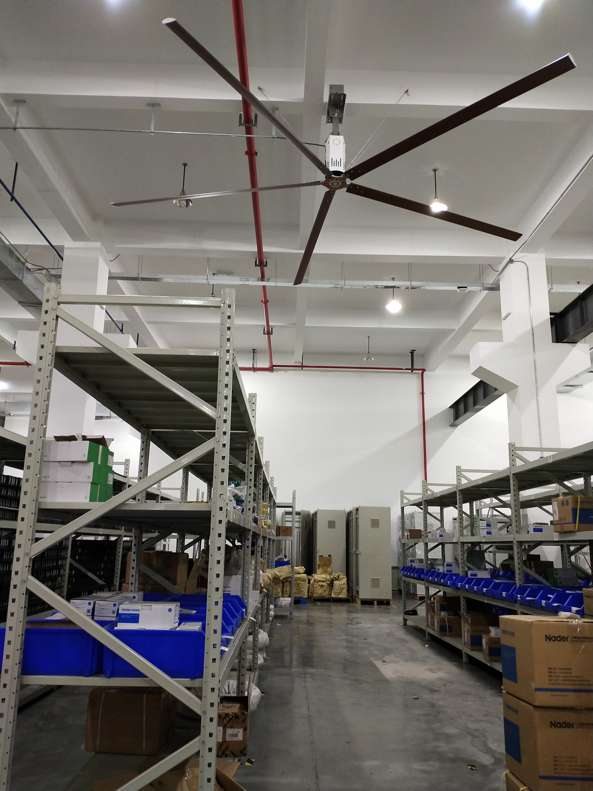 供应厂房工业大吊扇杭州高大空间用六顺品牌LS54型号通风降温改善员工作业环境的直径5.4米工业吊扇