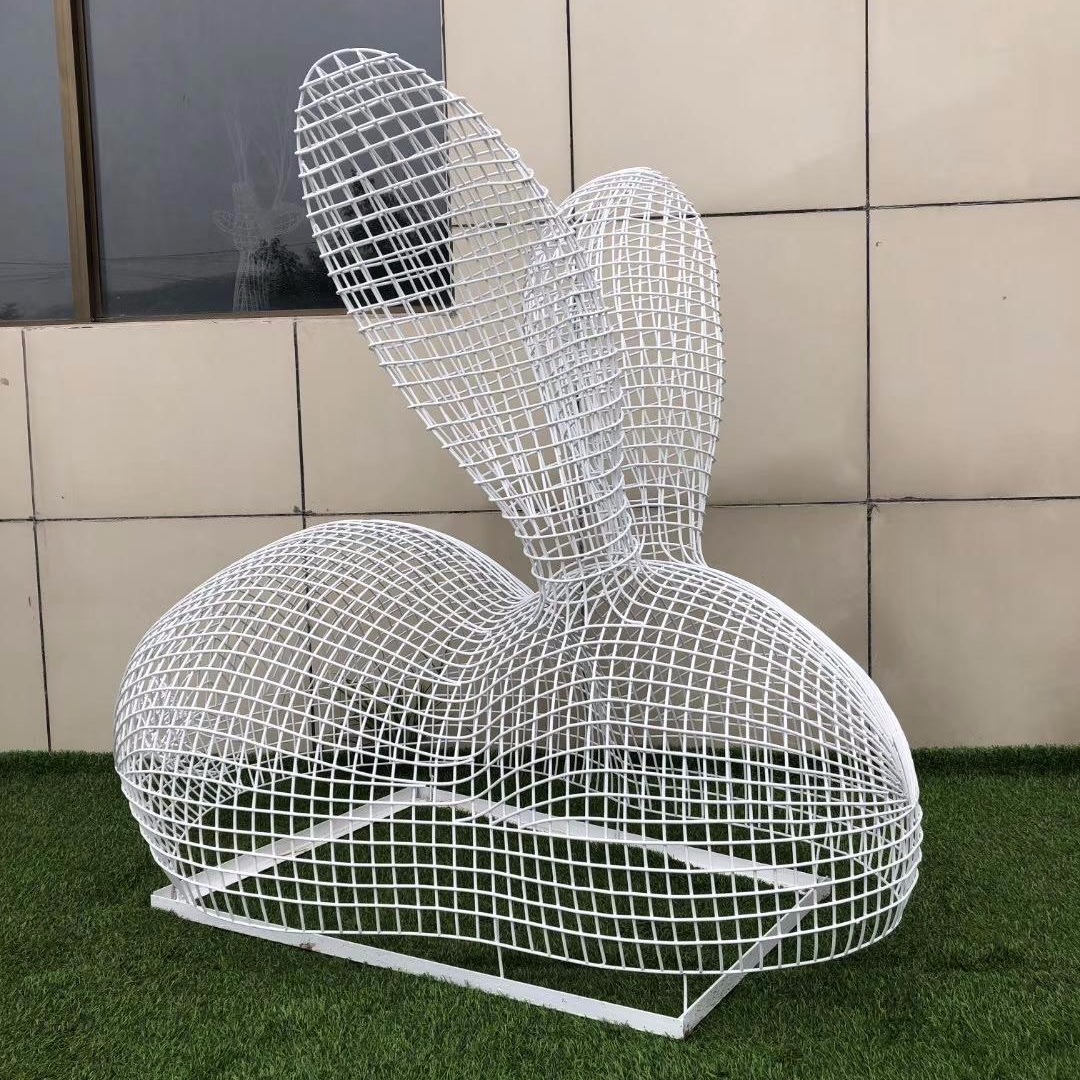 不锈钢镂空兔子雕塑   镂空不锈钢兔子雕塑   铁艺编织兔子雕塑  永景园林雕塑图片