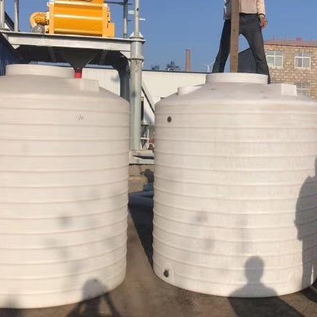 六盘水25吨工程二次蓄水箱价格 PE食品级材质生活水塔安装要求 沼液肥储存罐