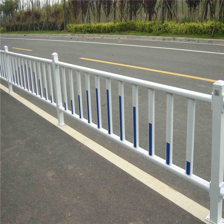 安平百瑞供应市政交通护栏 京式护栏  市政道路护栏 道路隔离护栏图片
