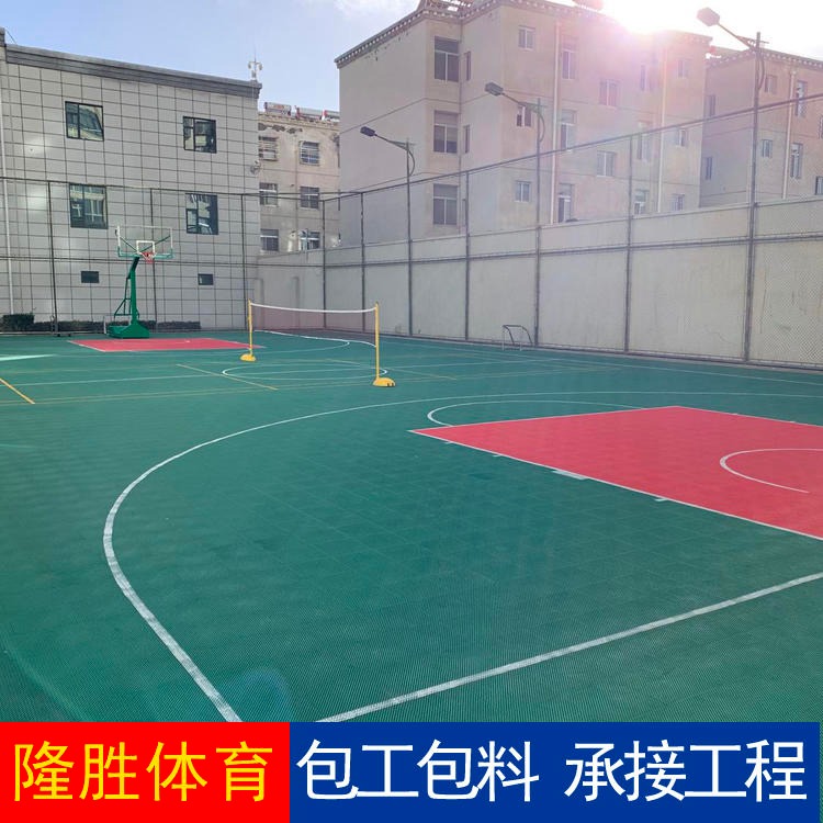篮球场悬浮地板 高校运动场地面材料 悬浮式拼装地板 供应商隆胜体育图片