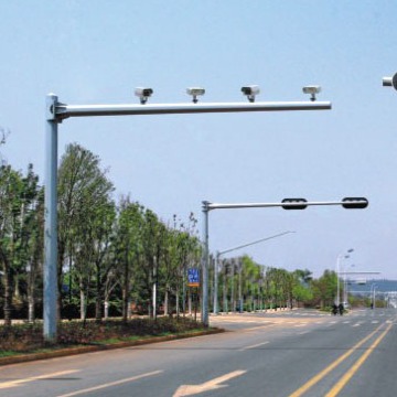 交通标志杆信号灯厂家，八角监控杆价格，路灯生产厂家图片
