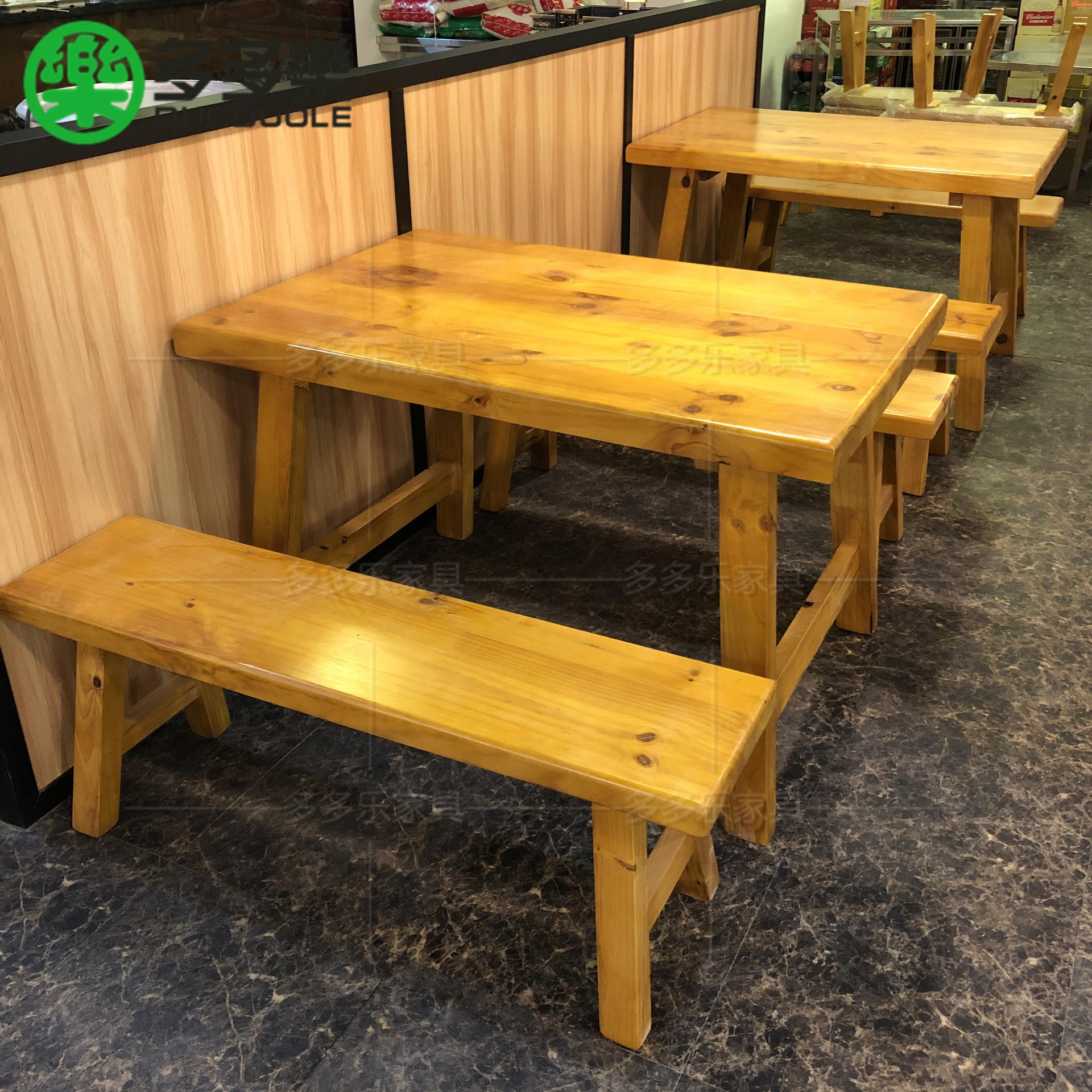 中式烧烤餐厅桌椅 木屋烧烤款式桌子板凳 新西兰松实木八字脚大板桌子