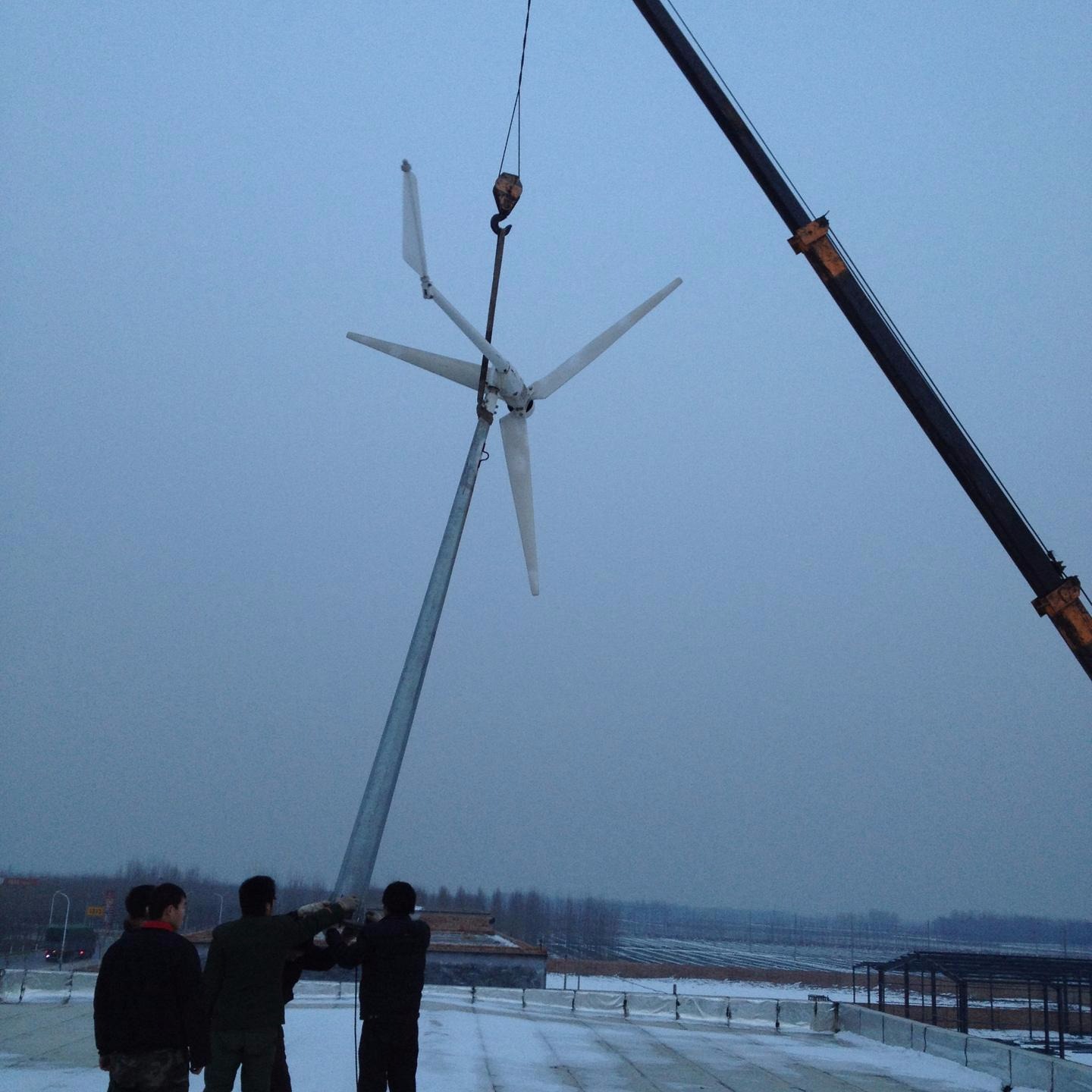 内蒙10千瓦水平轴离网风力发电机三相交流发电机风光互补发电系统