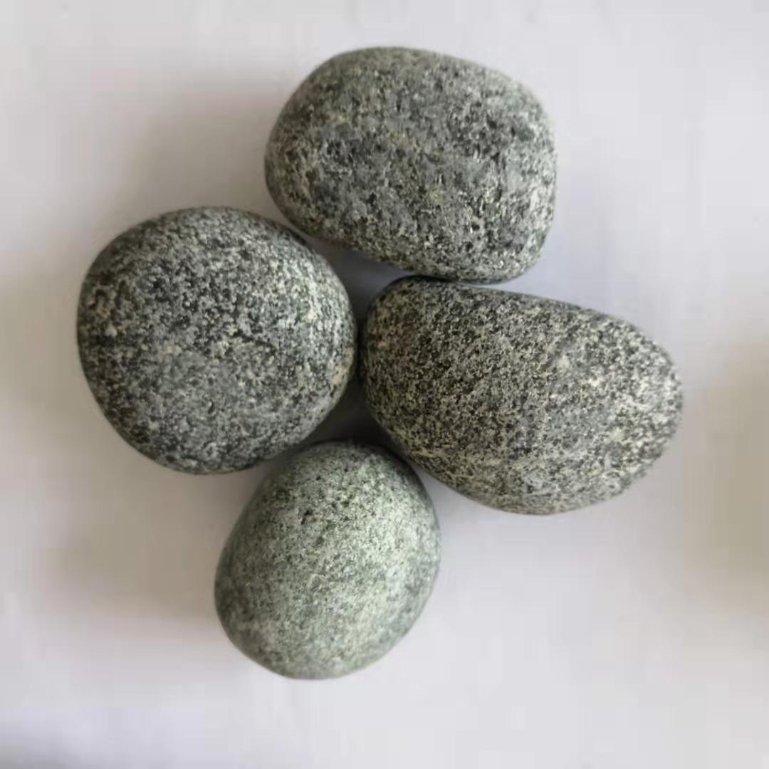 翡翠原石：典型的莫西沙红沙皮料，切出6条春彩手镯！
