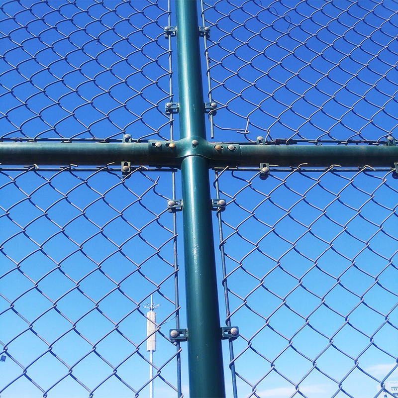 学校小区隔离网 场地护栏安装 篮球场场地围网 体育场场地围栏 体育场围网