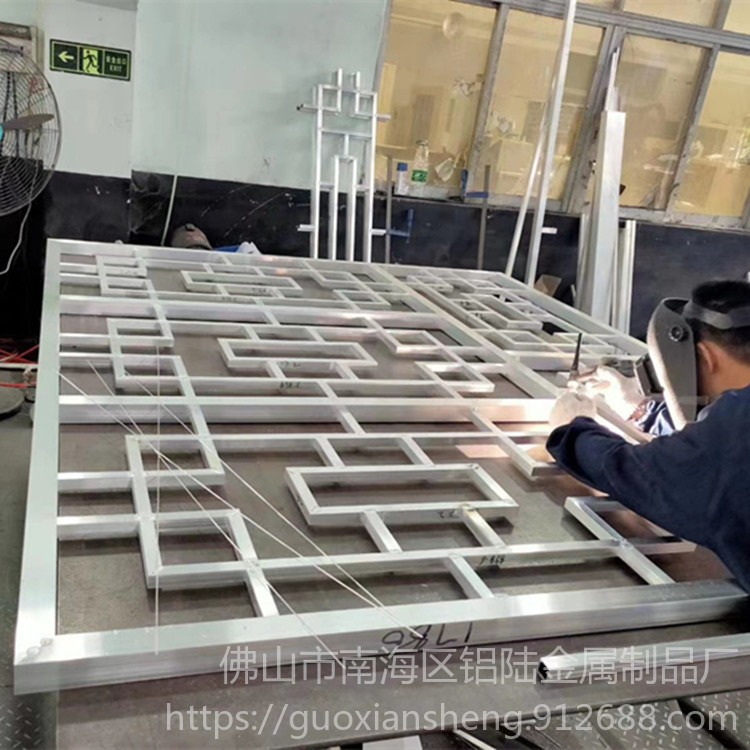 大型建材铝窗花生产厂家 批发铝制品好看窗花 中式风格设计的铝窗花