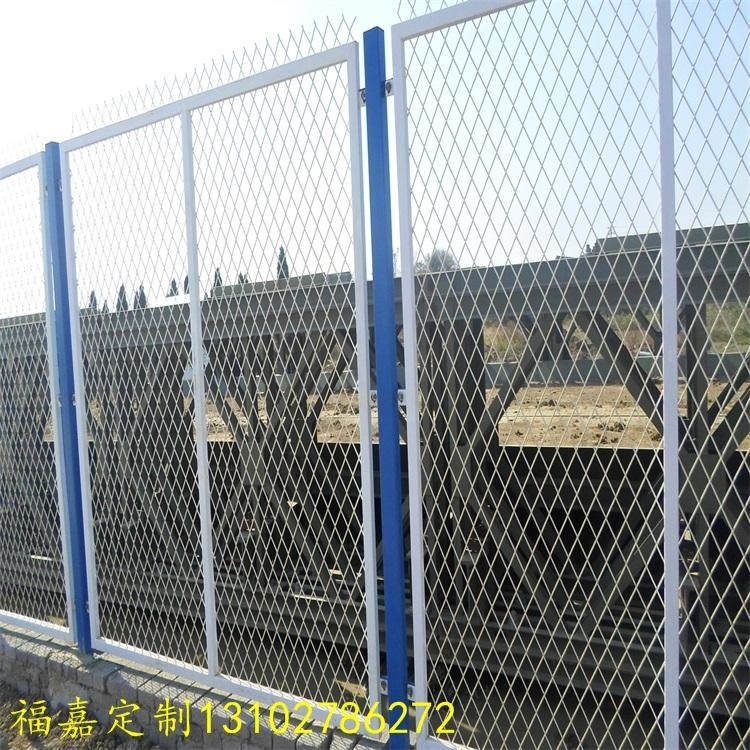 桃形柱厂区护栏、钢板网厂区护栏、勾花网厂区护栏图片