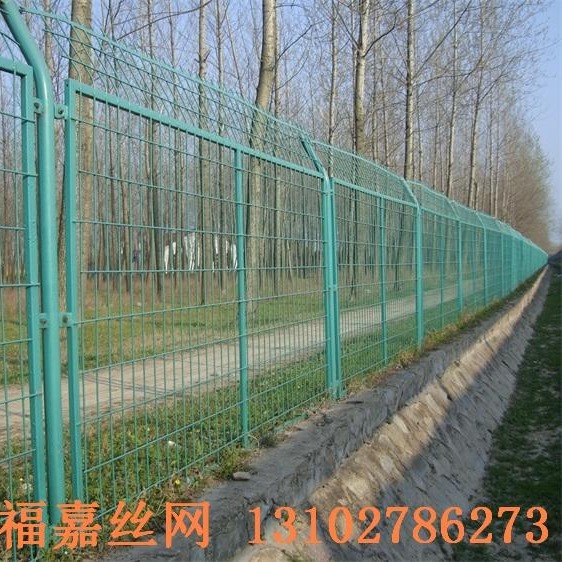 高速铁丝围栏 公路防护栅栏 道路护栏网详细介绍