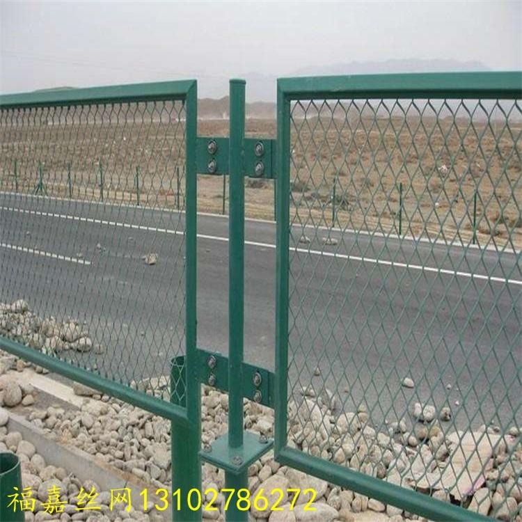 高速电焊护栏网 高速桥梁防眩网 高速电焊防眩护栏图片
