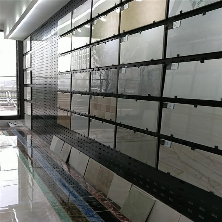 迅鹰瓷砖冲孔板展示架  陶瓷货架展板尺寸 长沙市黑色挂瓷砖斜板架子