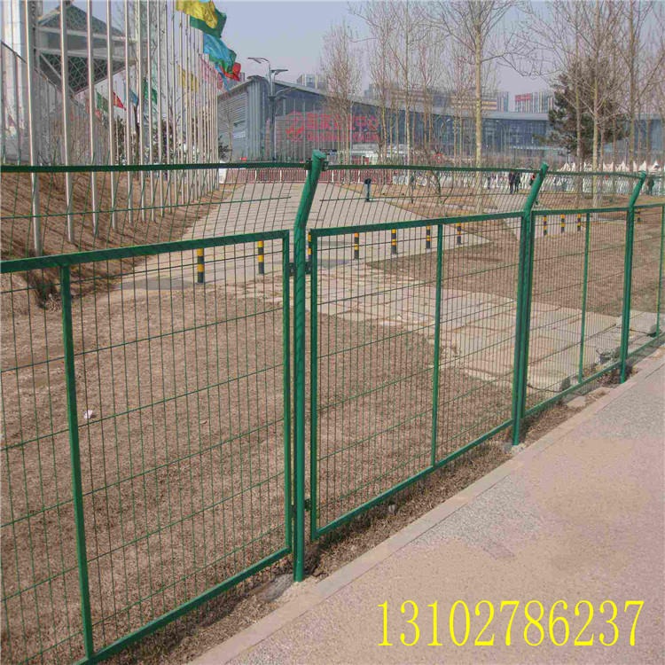 福嘉供应边框护栏网-公路边框护栏-绿色钢丝网销售图片