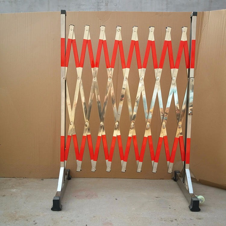 生产加工伸缩式活动护栏不锈钢护栏 WL-YW 英威片式移动折叠护栏图片