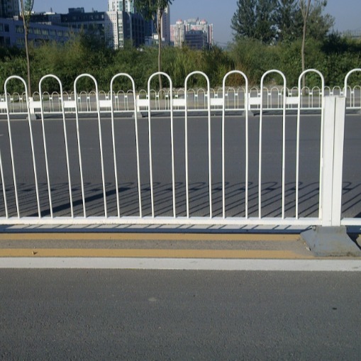 京式护栏 京式道路护栏工厂定制 圆钢交通护栏