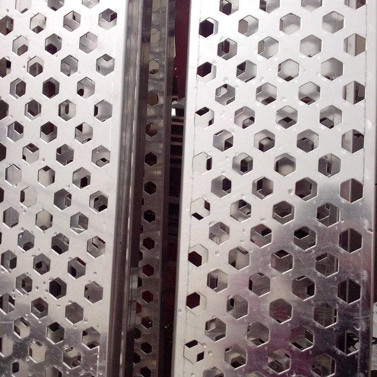 铝板冲孔网 冲孔网厂家 冲孔网深加工 六角冲孔网 家福 走道板