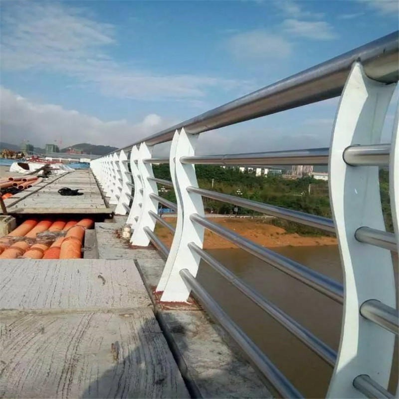 304不锈钢碳素钢复合管 市政道路防撞护栏 聚晟 桥梁栏杆 安装简便