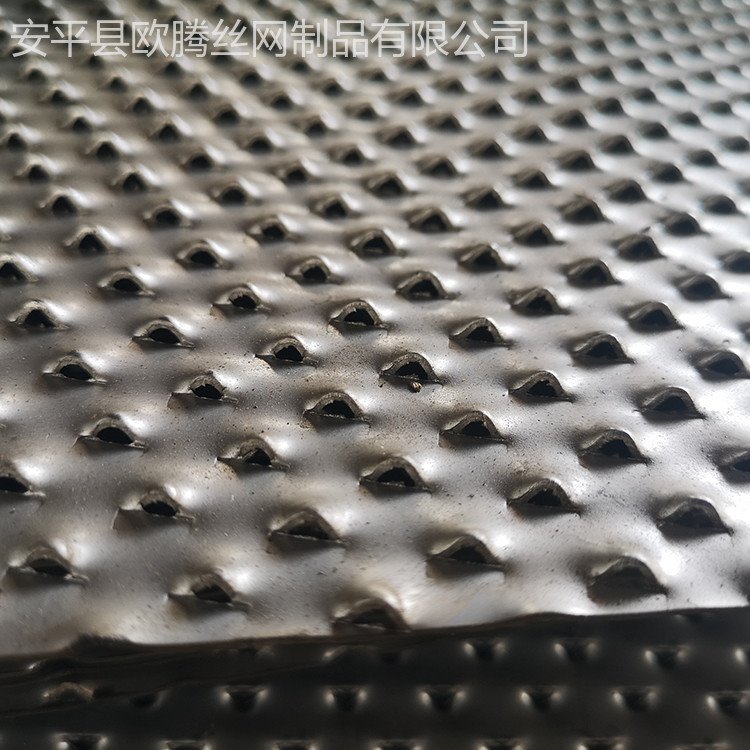 欧腾 硫化床底部用不锈钢304鱼鳞孔板 指甲盖状洞洞板厂家 铁皮冲孔网 不锈钢指甲板