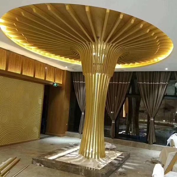 新颖包柱树根铝方通装饰大厅 造型木色铝方通设计