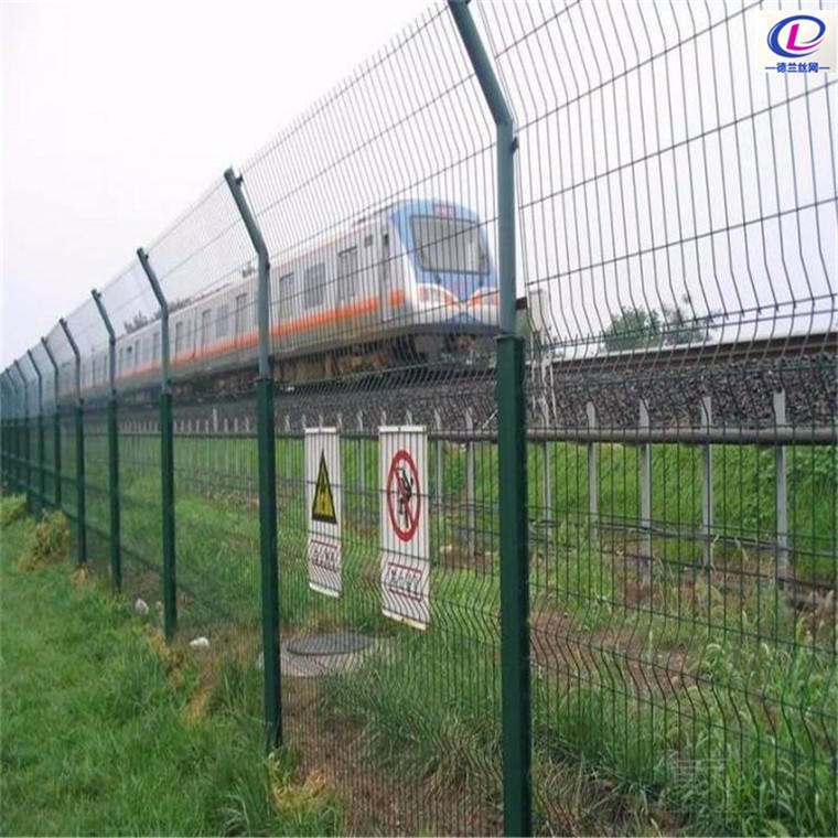 德兰现货低碳钢丝护栏网 圈地用双边丝护栏网 厂家供应家用室外防护护栏网围栏