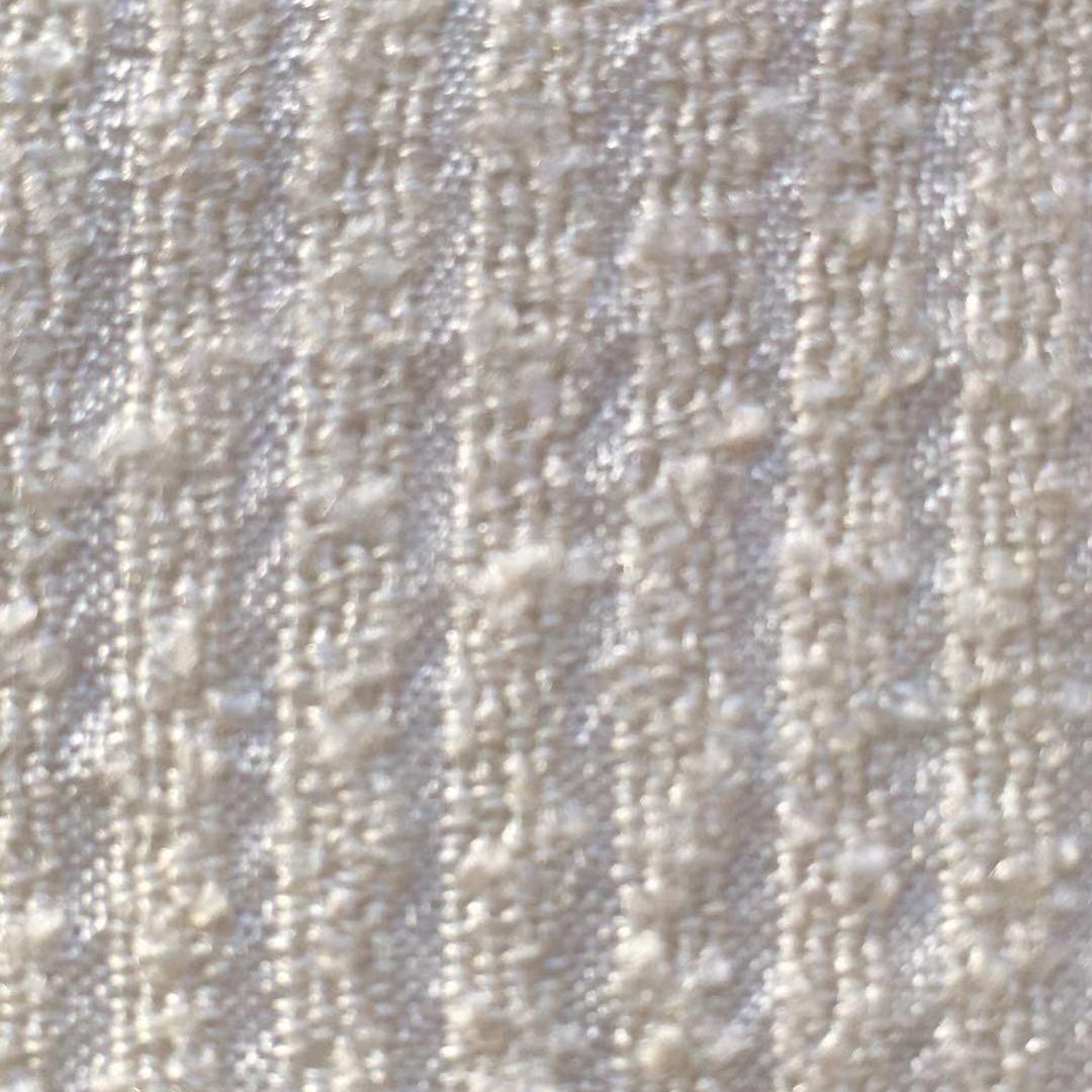 柞丝花线绸2504/5  辽宁传统名品，利用柞蚕丝花线纱，采用凸条组织，经纬利用这种原料而做成的织物