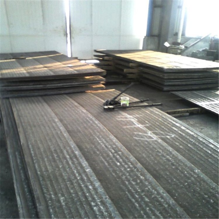 生产堆焊耐磨板 双金属复合板 耐磨复合钢板厂家 66 64 44 84堆焊复合板图片