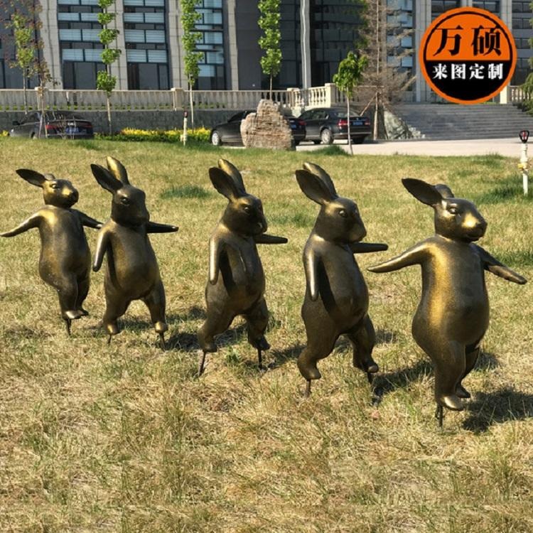 玻璃钢小兔子雕塑 仿铜小动物园林小区公园装饰雕塑摆件 厂家现货 万硕