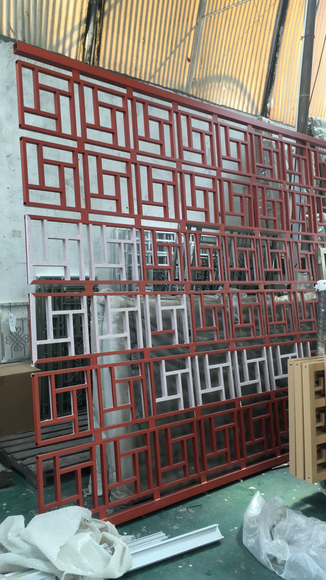 仿木纹焊接铝窗花中国风 定制中国风复古铝窗花吊顶图片
