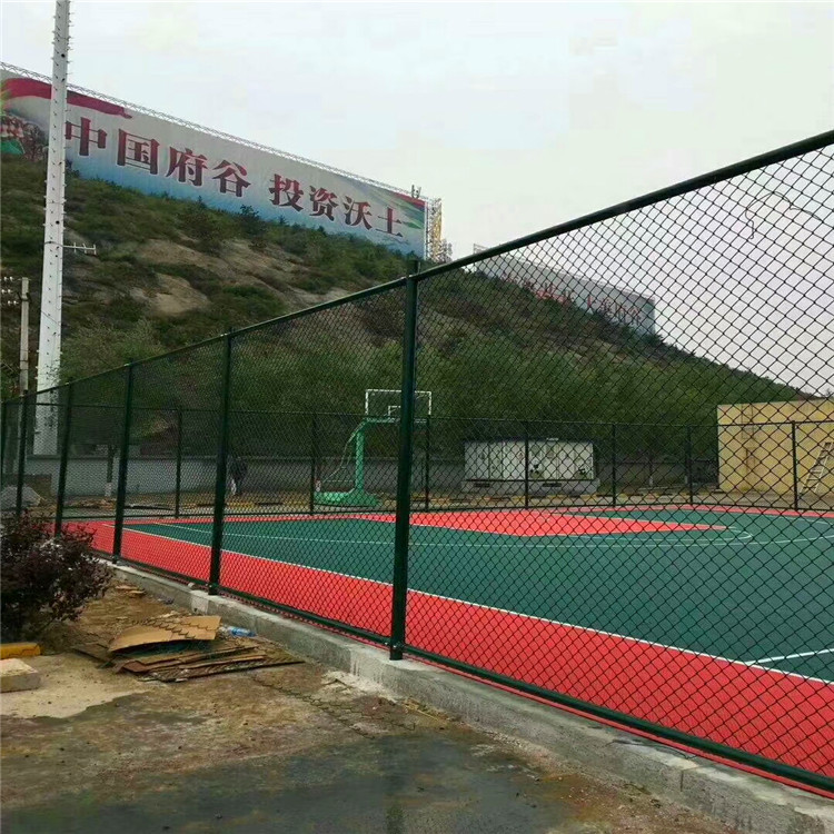 中峰销售 喷塑足球场护栏网 球场围栏护栏网 篮球场地护栏