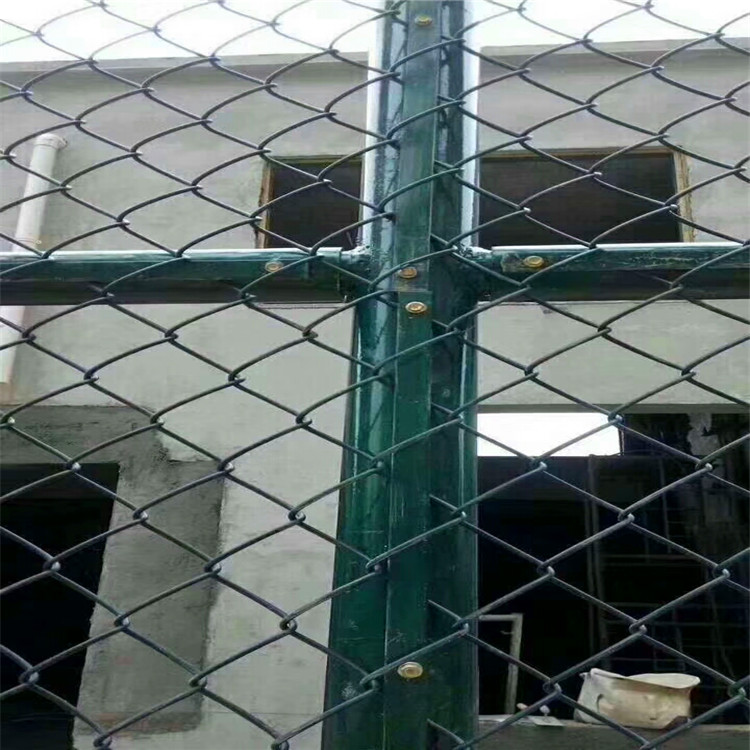 中峰销售 球场护栏安装 球场铁丝护栏网 羽毛球场护栏网