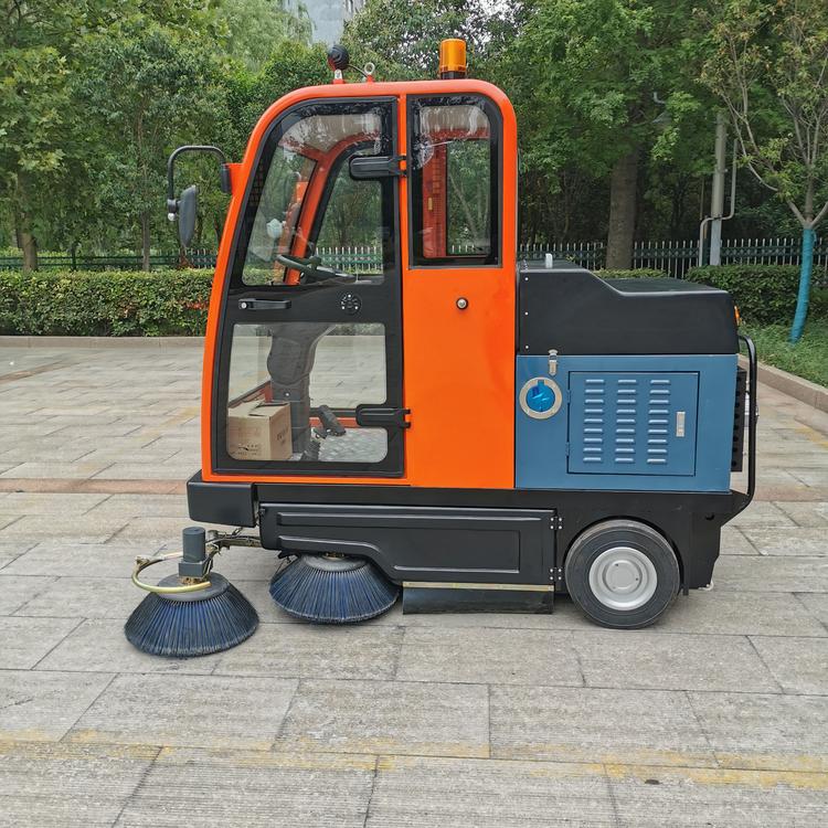 电动环卫扫路车供应 新款座驾式电动清扫车 诚阳环卫 长期出售