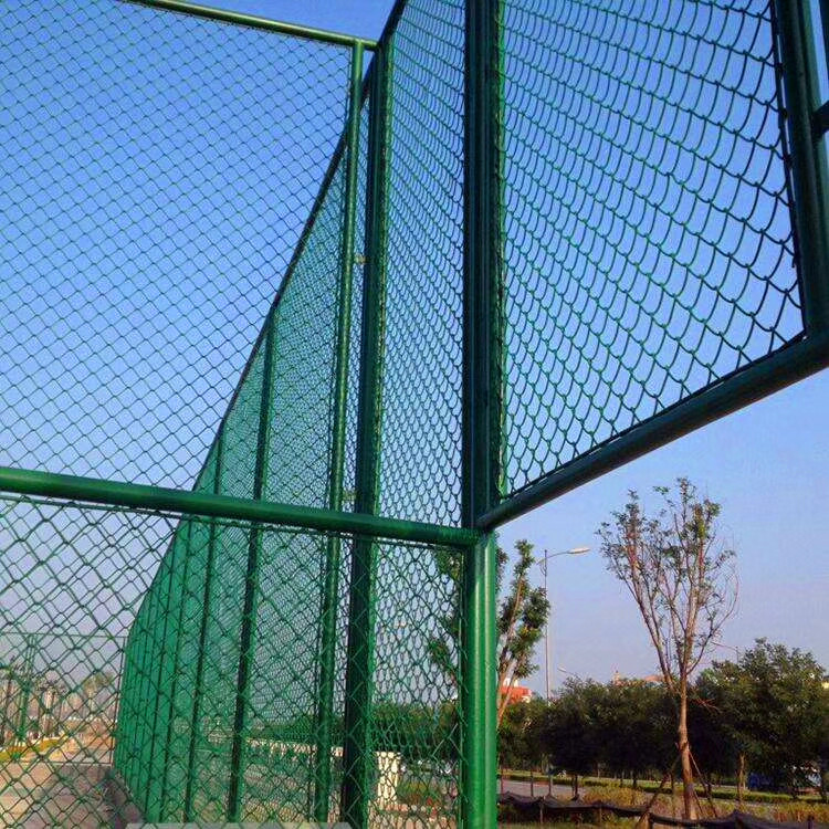 中峰销售 球场铁丝护栏网 喷塑足球场护栏网 球场铁丝护栏网