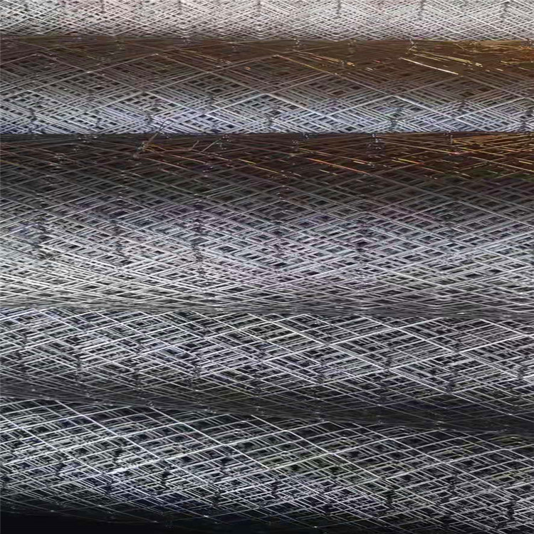 銮基供应 钢板网的厚度 脚踏钢板网 不锈钢钢板网