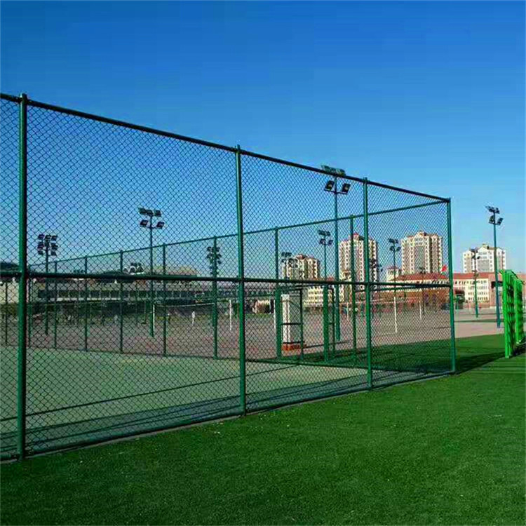 中峰销售 球场护栏网规格 球场护栏安装 网球场护栏