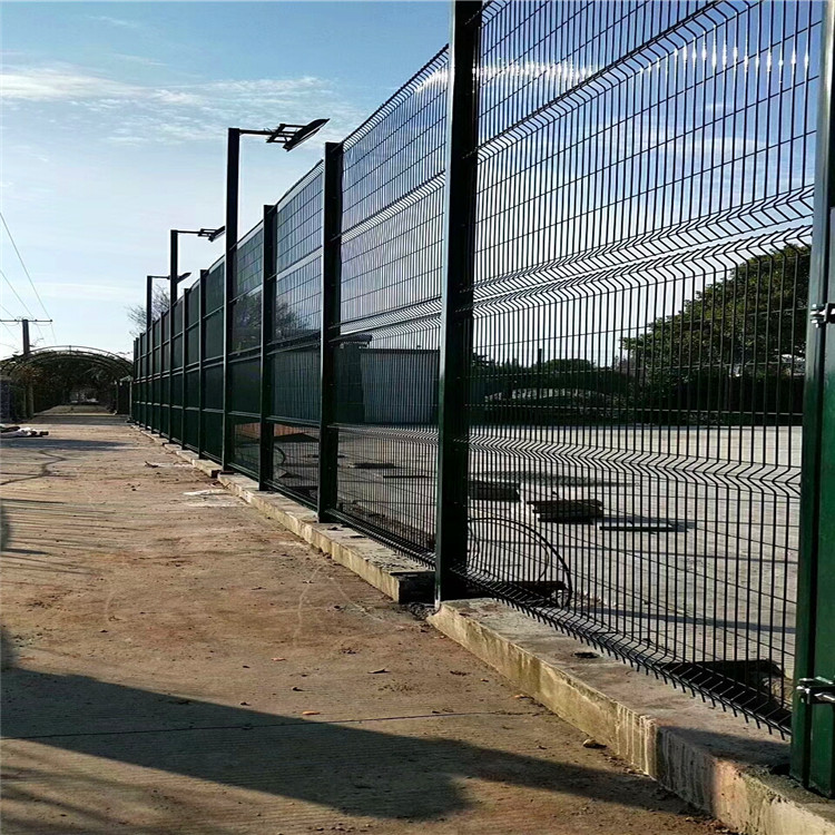中峰销售 球场专用护栏网 喷塑足球场护栏网 羽毛球场护栏网