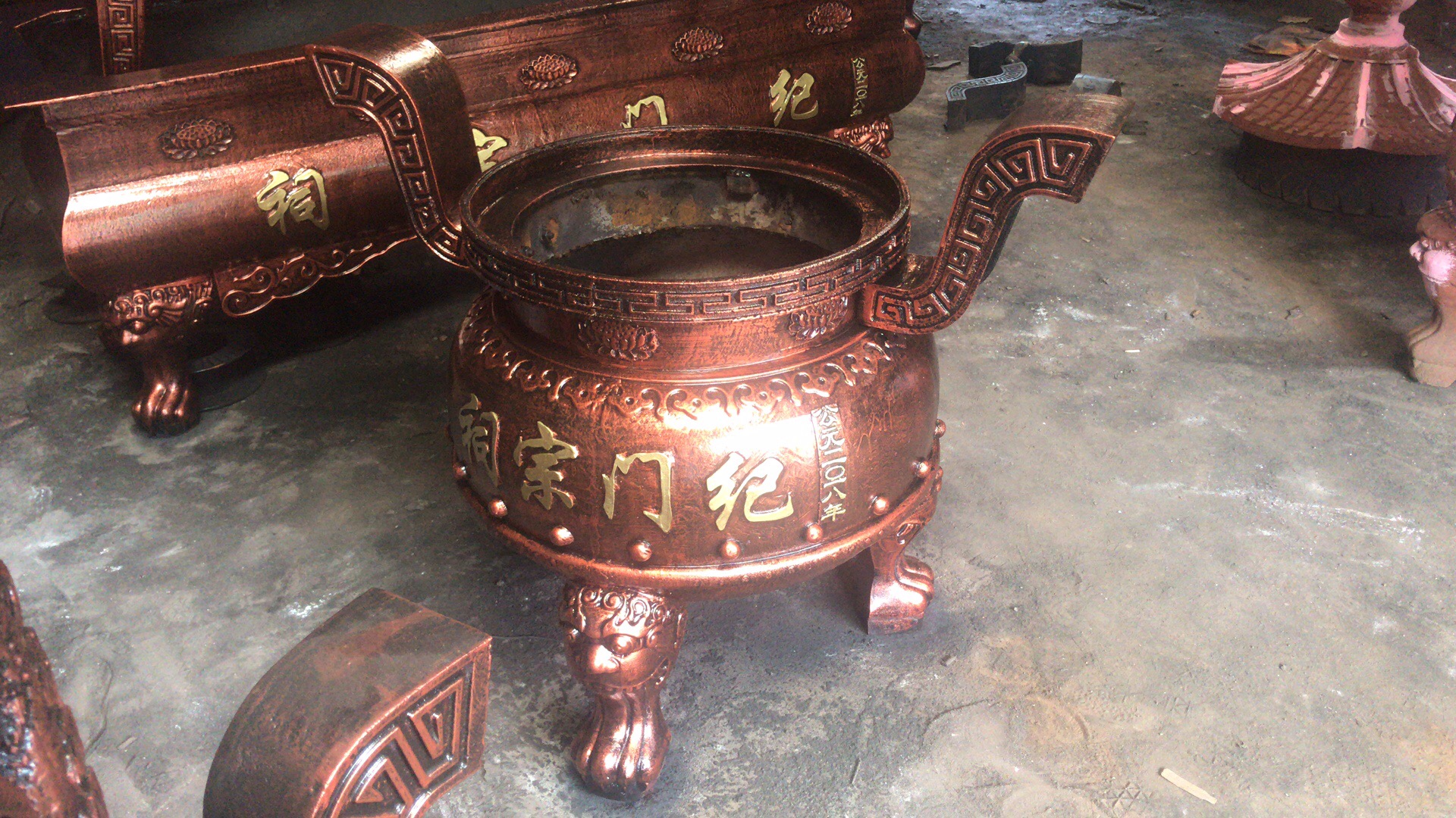 香炉供应铸铁圆形六龙柱香炉铸铁圆形带盖香炉价格