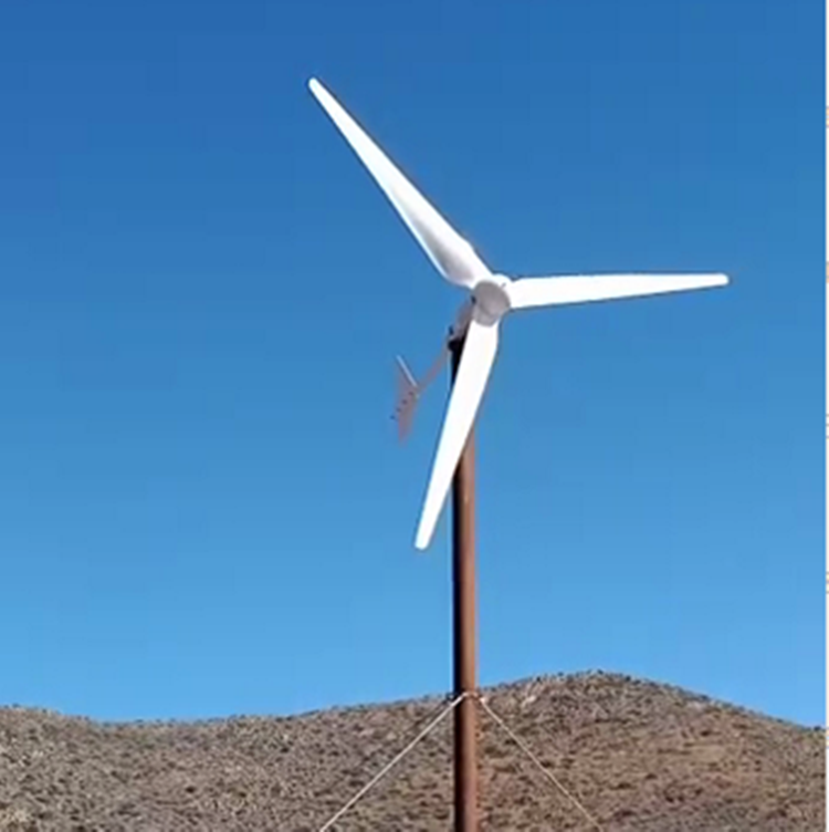 青海15kw风力发电机太阳能电池板蓝润迎风调整