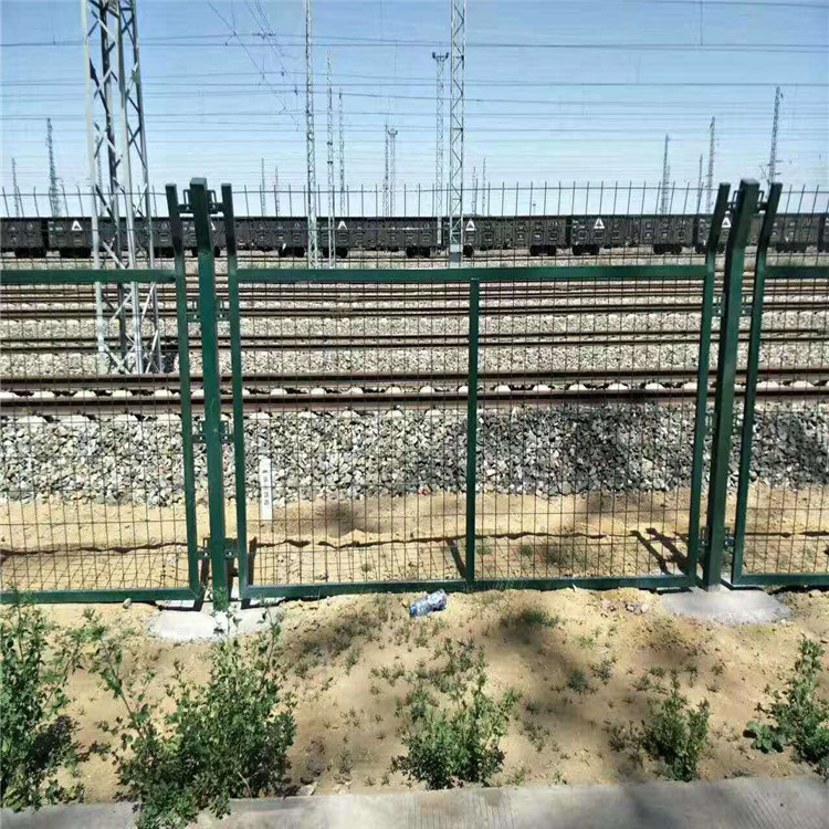 铁丝浸塑护栏 绿色浸塑护栏 钢板网护栏 欢迎详询